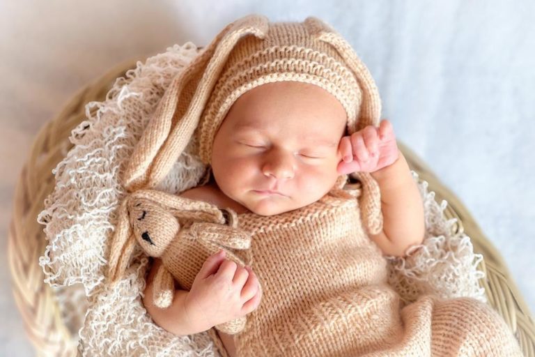 Czy ochraniacze do łóżeczek są bezpieczne dla rocznego dziecka?